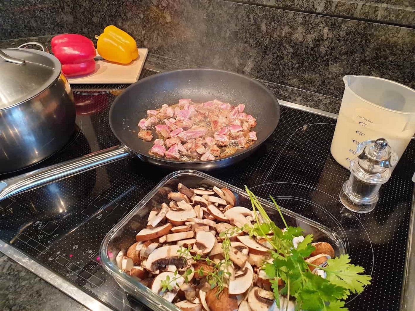 Jetzt geht es nicht mehr lange: Wer einen Plan hat, kann das Zubereiten einer Mahlzeit gezielt und effizient angehen. (Bild Ruth Aerni)