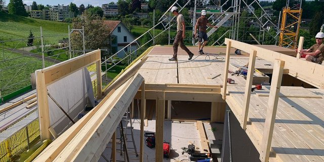 Bauten mit Holz werden ab diesem Jahr bei den Prämien für die Gebäudeversicherung nicht mehr benachteiligt.