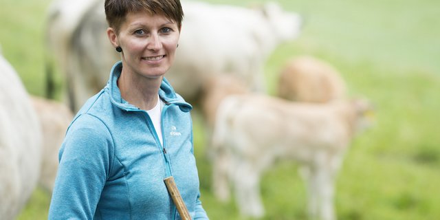 Tanja Müller-Studhalter hat den Branchenwechsel von der Grossbank in die Landwirtschaft nie bereut. Sie ist überzeugt: «Eine gute Ausbildung macht vieles möglich.» (Bild zVg/Tanja Müller-Studhalter)