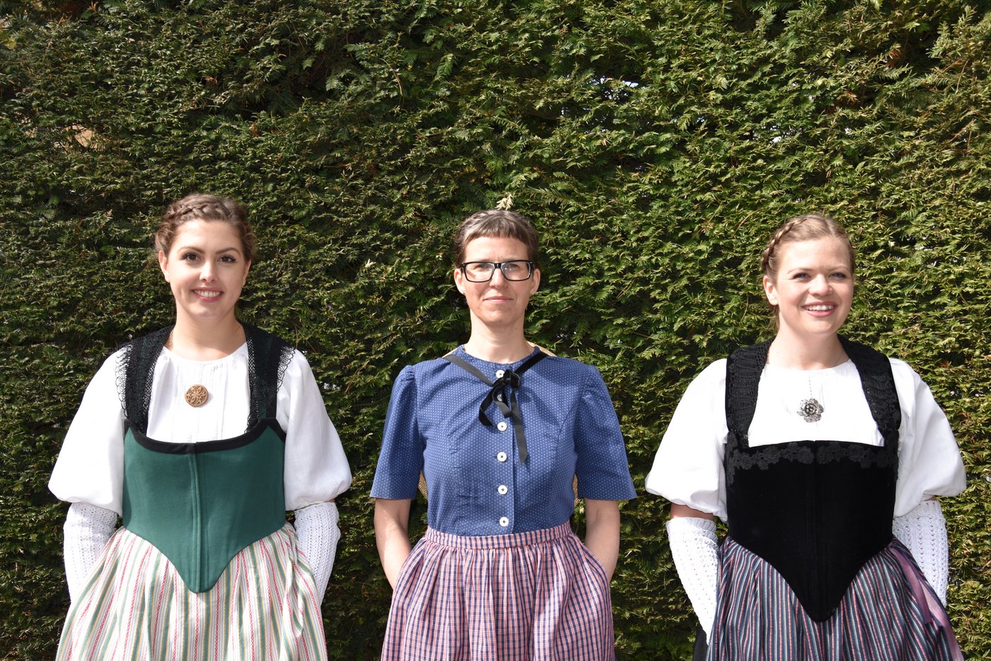 Die drei Redaktionsmitglieder sind bereit für den Tag der Tracht. (Bilder BauernZeitung)