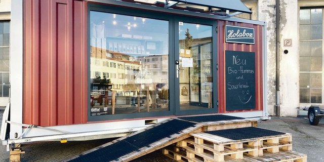 Der mobile und kompakte Hofladen «Holabox» kommt in der Stadt zum Einsatz, wo die meisten Konsumentinnen und Konsumenten leben und arbeiten