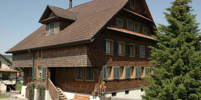 Grosse Bauernhäuser bieten oft viel Platz für ein Agrotouristisches Angebot, wenn es denn erlaubt wird. (Bild zVg)