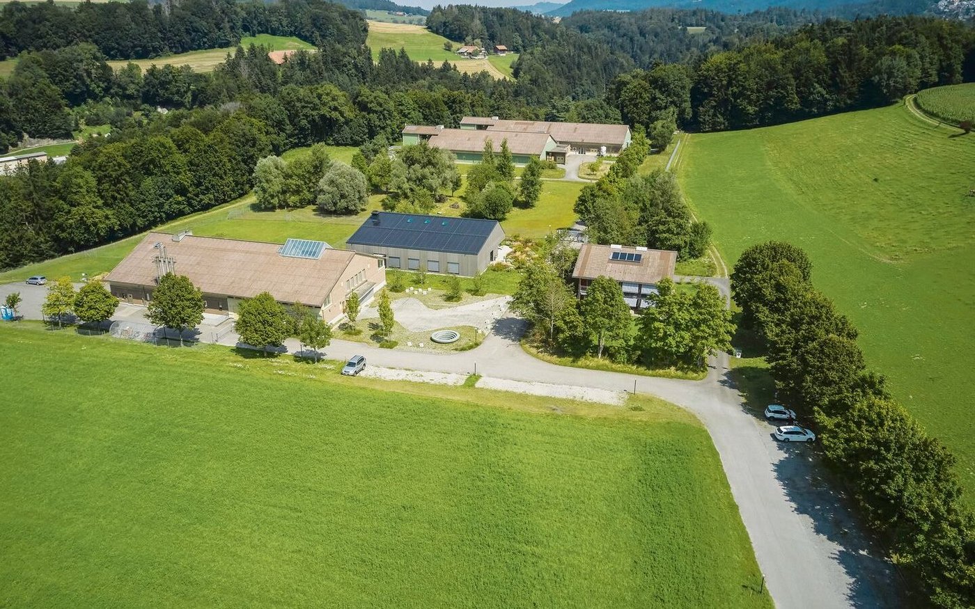 Das Areal des Instituts für Virologie und Immunologie IVI in  Mittelhäusern BE. Hier befindet sich das schweizerische Referenzlabor für die Diagnose und Forschung von hochansteckenden und anderen wichtigen viralen Tierseuchen.