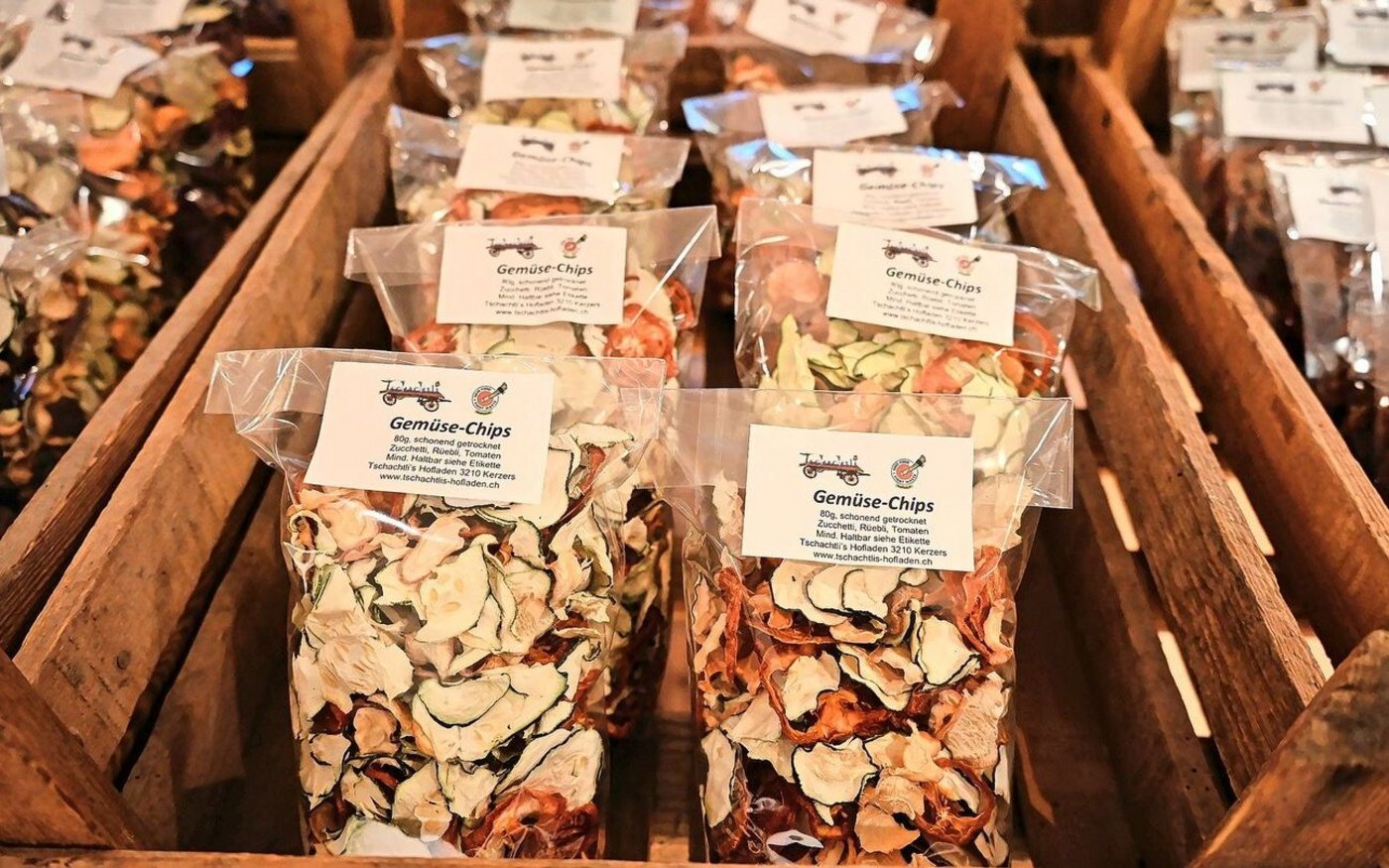 Die Packungen möglichst alle gleich gross, damit es bei der Präsentation ordentlich aussieht. Das ist das erklärte Ziel von Yvonne Tschachtli.