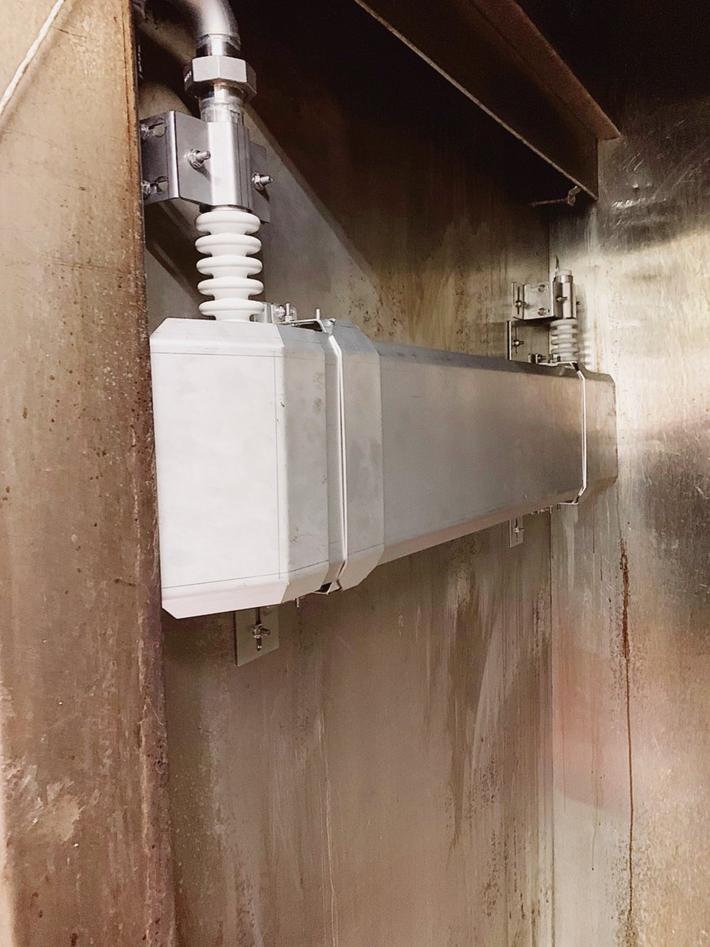 Ein Ionisierungsmodul, das in die Räucheranlage eingebaut wird, wirkt als Feinstaubfilter.(Bild zVg)