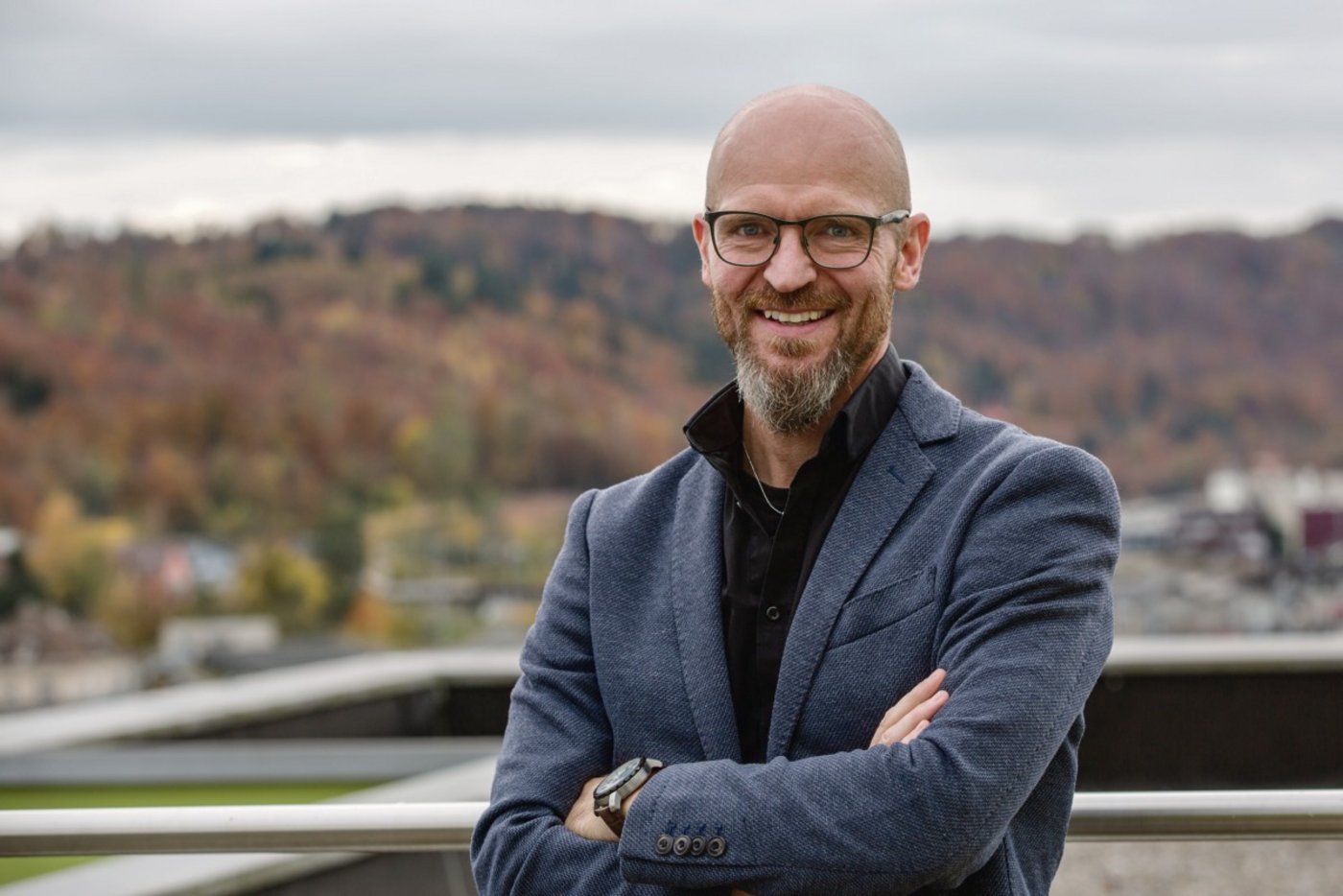Patrik Hasler-Olbrych ist  Leiter Kommunikation und  Zentrale Dienste bei der  Agrisano. Die Agrisano ist  das Kompetenzzentrum  rund um das Versicherungswesen in der Landwirtschaft und eine Dienstleistung des Schweizer Bauernverbandes. (Bild Agrisano)