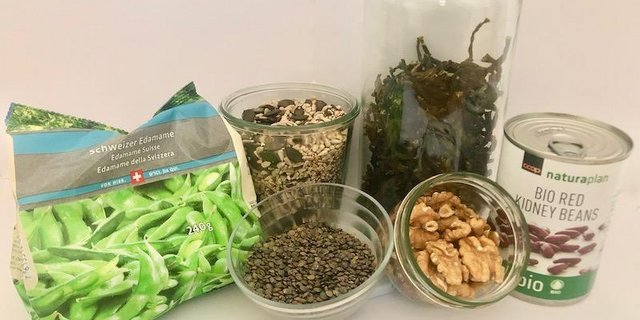 Lieferanten von pflanzlichen Proteinen: Bohnen, Linsen, Samen und Nüsse. Sie bieten eine nachhaltige Alternative zu tierischen Proteinen. (Bild Esther Thalmann) 