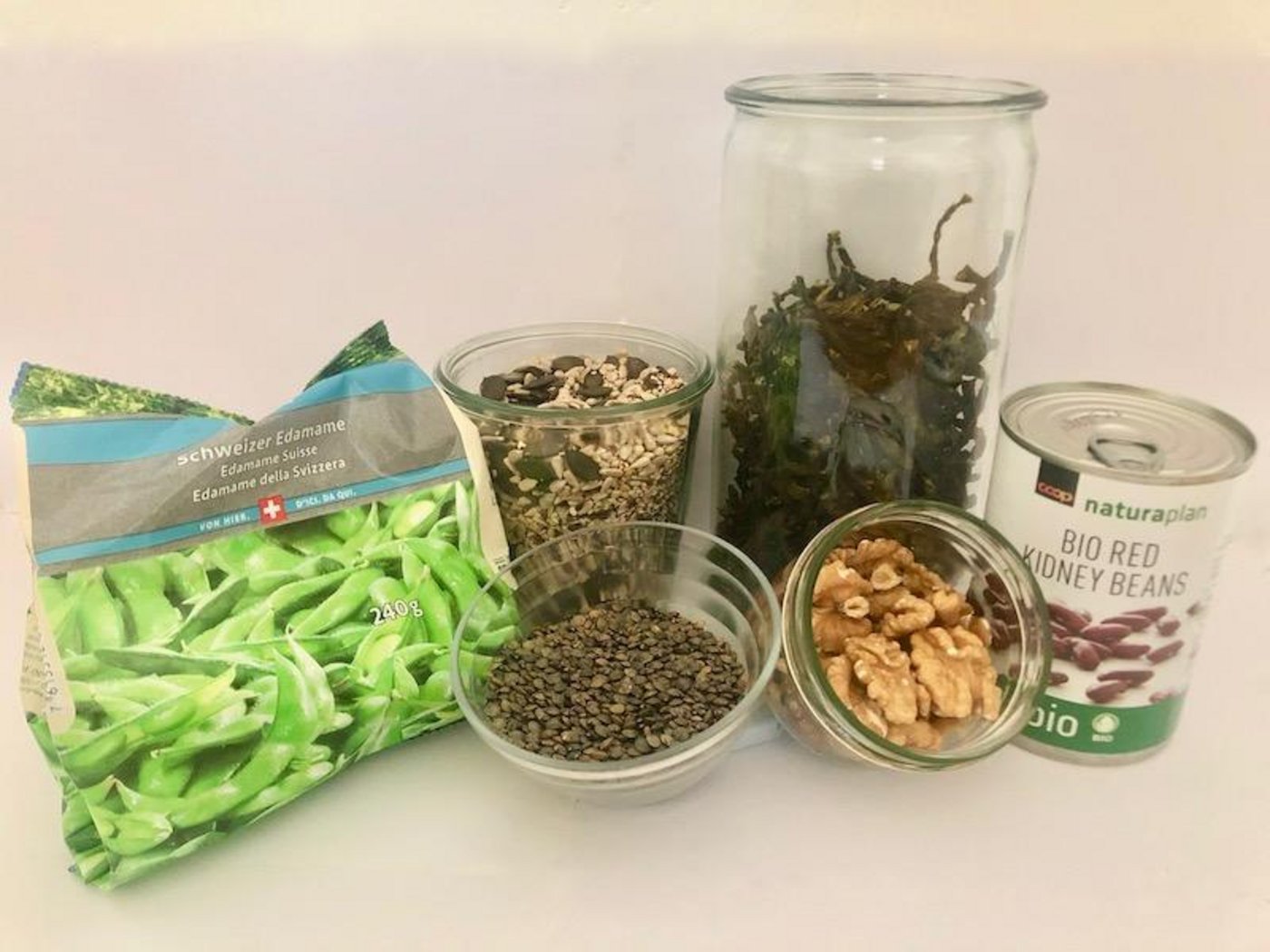 Lieferanten von pflanzlichen Proteinen: Bohnen, Linsen, Samen und Nüsse. Sie bieten eine nachhaltige Alternative zu tierischen Proteinen. (Bild Esther Thalmann) 
