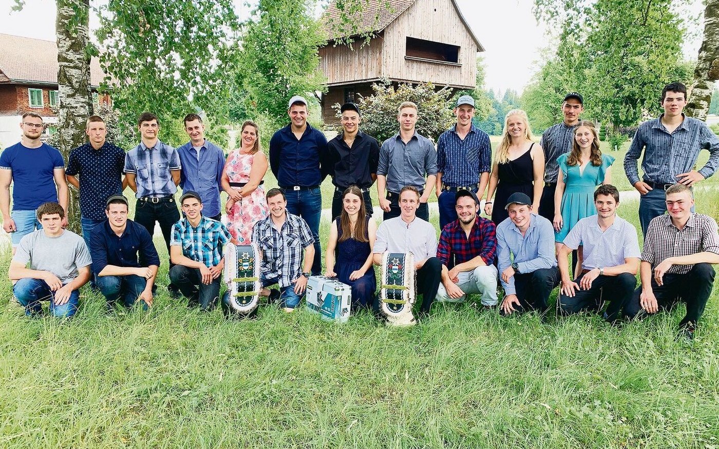 Die Absolvent(innen) der Grundbildung am Schluechthof.