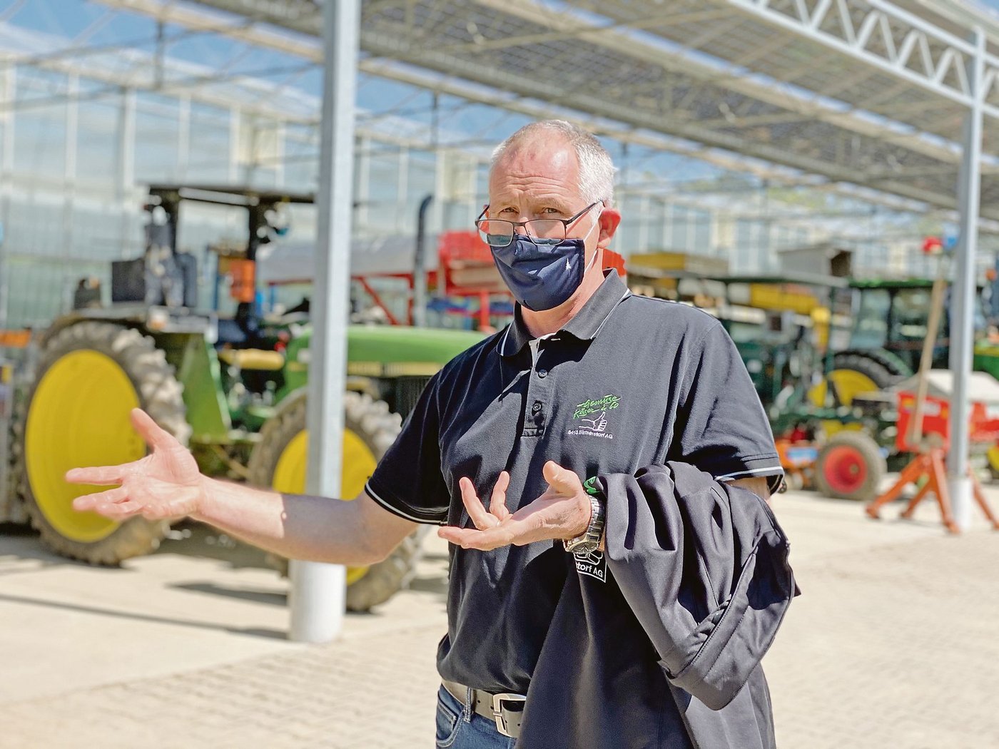 Gemüseproduzent Thomas Käser war einer von 30 Betriebsleitern, der seinen Betrieb für den ersten Tag der offenen Obst- und Gemüsegärten öffnete.(Bild jw)