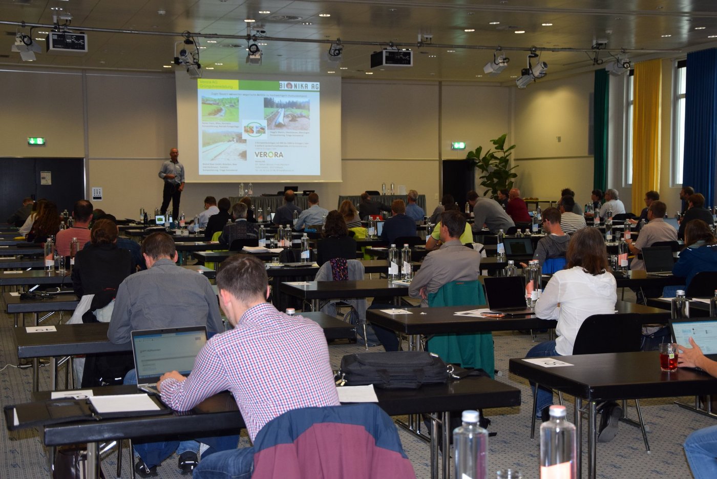 Humus gilt als potenzielle Senke von Kohlenstoff. Jedoch warten hinsichtlich des Klimaschutzes in der praktischen Umsetzung verschiedene Herausforderungen, die am Weiterbildungstag der Agridea angesprochen wurden. (Bild Katrin Erfurt)