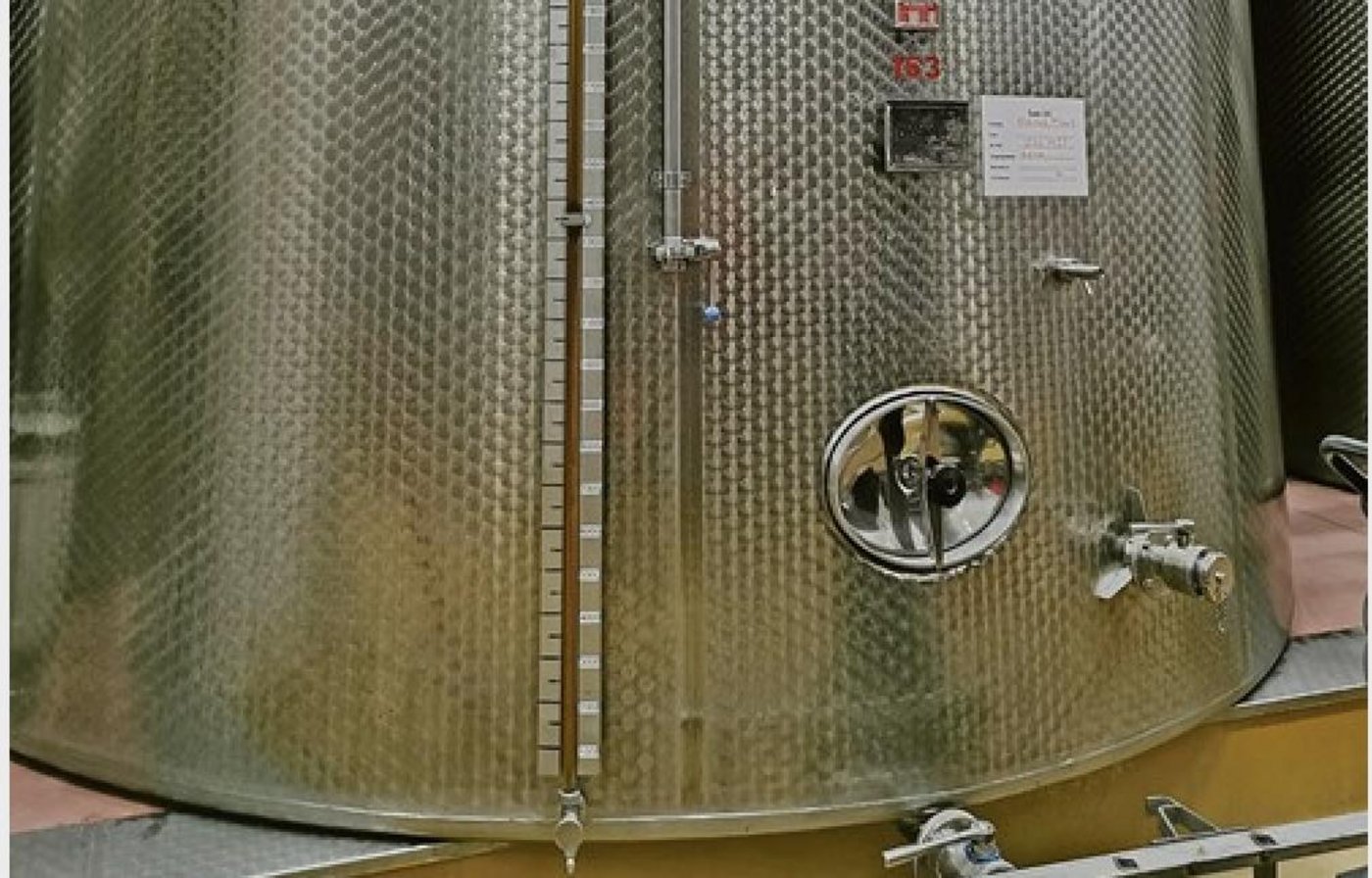 Die Tanks sind mit  Obstsaft-Konzentrat gut gefüllt, deshalb  steigen die Mostobst-Rückbehalte an. (Bild Ramseier Suisse AG)