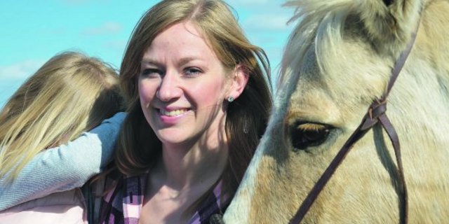 Tochter Maddie kommt an erster Stelle in Charissa Enns' Leben – ihre Pferde sind ihr auch sehr wichtig. (Bild Marianne Stamm)