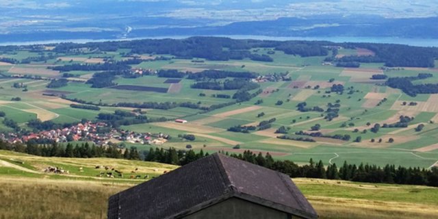 Blick aus der Höhe auf Berner Kulturland. (Symbolbild ji)