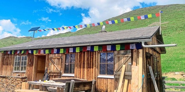 An Gesprächsstoff fehlt es nicht: Kommen Wanderer, Touristen und Besucher vorbei, ergeben sich immer wieder gute Diskussionen.