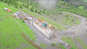 Zur Solaranlage gehören zwei Trafostationen. Alles muss nach 60 Jahren Betriebsdauer rückgebaut werden. 