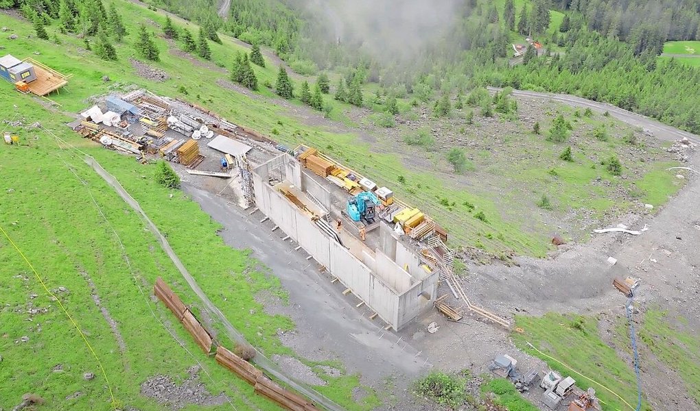 Zur Solaranlage gehören zwei Trafostationen. Alles muss nach 60 Jahren Betriebsdauer rückgebaut werden. 