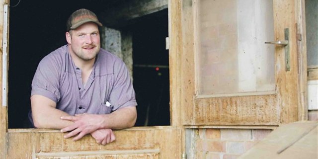 Folge 1: Thomas Sempach ist ein Chrampfer: Er führt einen Bauernhof, schwingt auf hohem Niveau und arbeitet noch Teilzeit als Maurer. (Bilder Flavian Cajacob) 