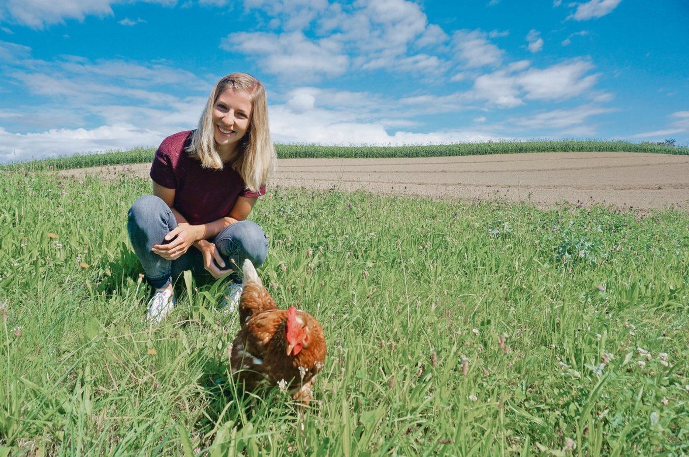 Seit ihrer Kindheit hält Rahel Boss Hühner. Ihr Wissen über diese klugen Tiere konnte sie letzten Winter an Berufsschüler weitergeben.(Bild Deborah Rentsch)