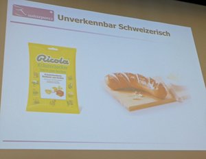 Wer hat's erfunden? Kann auch ein Cervelat derart exporttauglich profiliert werden, wie eine Ricola-Pille? Bei Suisseporcs hofft man das. (Bild akr)