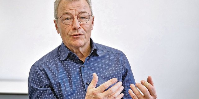 Nach 35 Jahren als Geschäftsführer von Mutterkuh Schweiz tritt Urs Vogt in die zweite Reihe und überlässt Daniel Flückiger die Führung.  