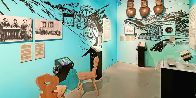 Nicht nur schauen, sondern auch hören: Blick in die Ausstellung, die unter anderem die regionale Vielfalt der Volksmusik thematisiert oder etwa die 2500 Einzelteile eines Schwyzerörgelis zeigt. 