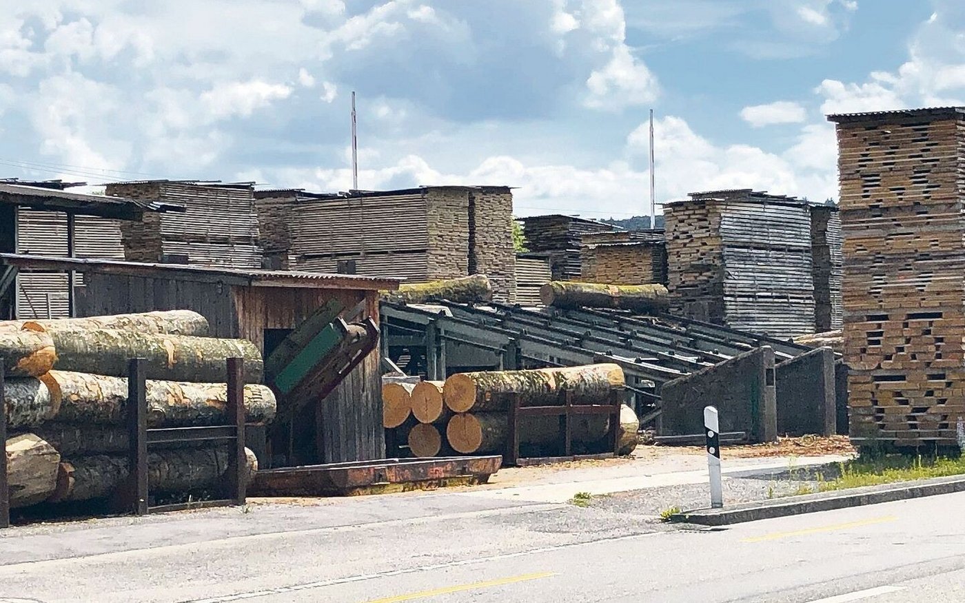 Die Holzindustrie hat in den letzten Monaten international zu viel produziert.