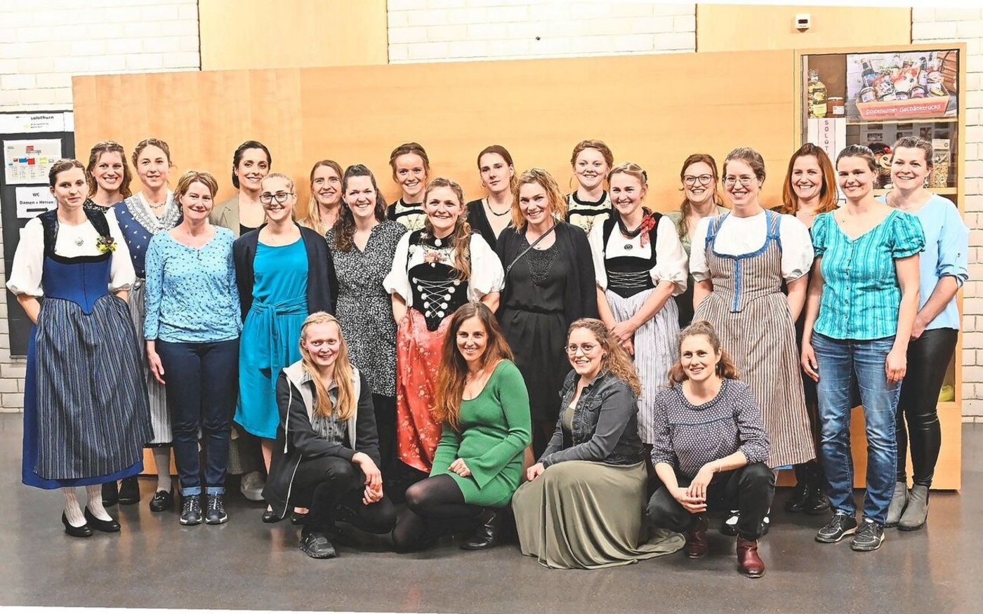 Sie alle haben mit dem Abschluss der Bäuerlich-Hauswirtschaftlichen Fachschule am Wallierhof einen Meilenstein erreicht. Einige von ihnen werden den Weg zur Bäuerin mit Fachausweis weitergehen.  