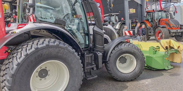 Der Traktorenmarkt läuft bis jetzt gut. Die Finanzierung ist bei jedem Landwirt anders.(Bild pf)