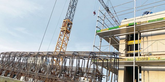 Vor allem Beton und Stahl, aber auch erdölbasierte Materialien wie Dämmungen, kosten immer mehr. 