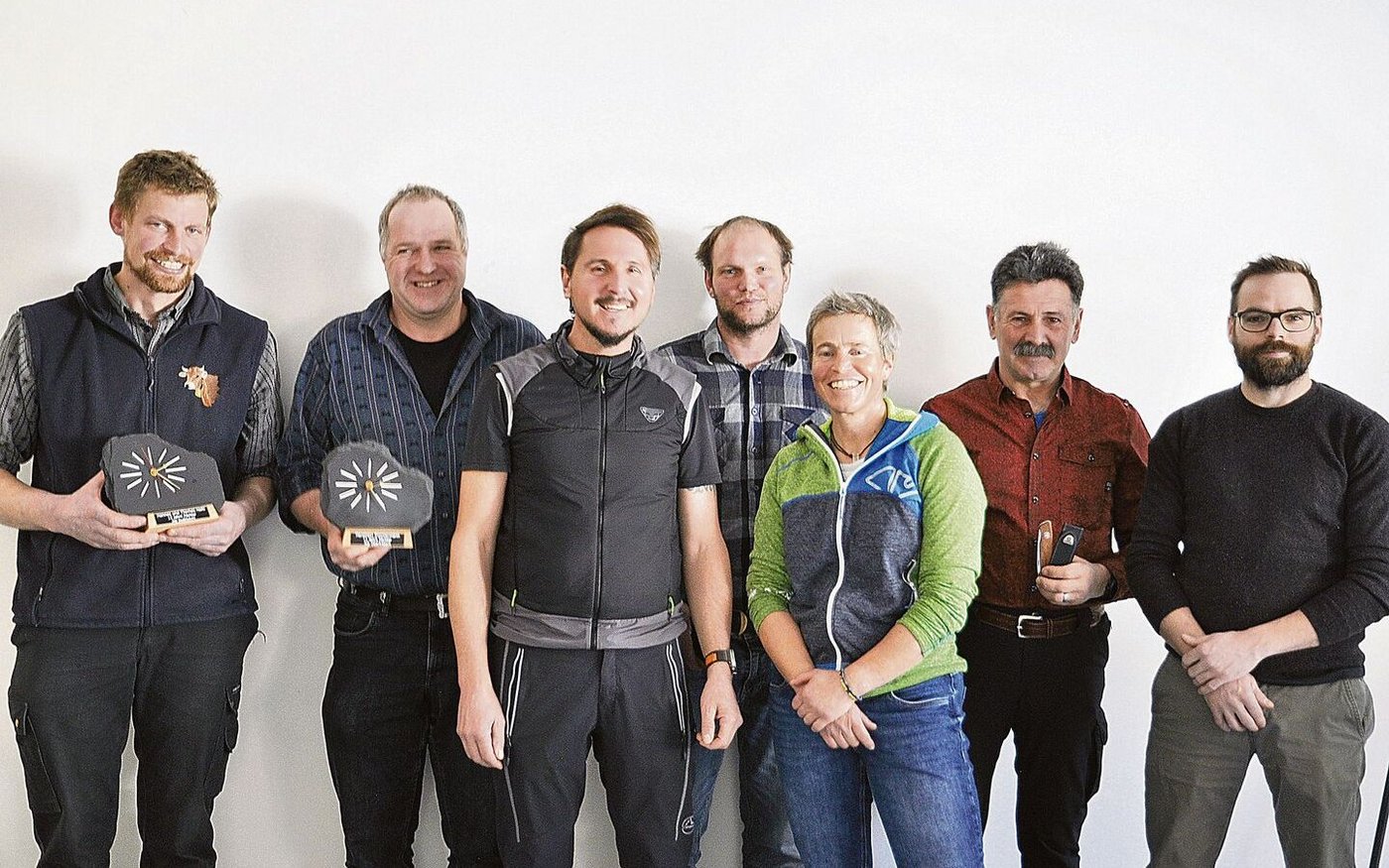 Die geehrten Älppächter: Hannes Hefti, Hansheiri Zimmermann, Adi Zweifel, Ruedi Luchsinger, Heidi Marti, neue Fachstellenleiterin, Luis Iglesias und Gemeinderat Markus Marti (v. l.)