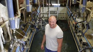 Zuerst überlegte sich Stefan Burkhalter noch, Zimmermann oder Metzger zu lernen. Irgendwann machte es aber plötzlich ‹klick› im Kopf und er wurde Bauer. (Bilder Flavian Cajacob) 