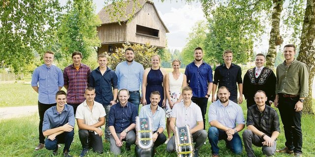 Die Absolvent(innen) der Höheren Fachschule am Schluechthof. 
