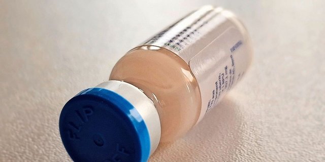 Neben Engpässen bei Kalzium-Infusionen, Vitaminen und Euter-Injektoren fehlt es in der Schweiz aktuell auch an Impfstoffen gegen Gämsblindheit, Rauschbrand und Blauzungenkrankheit. 