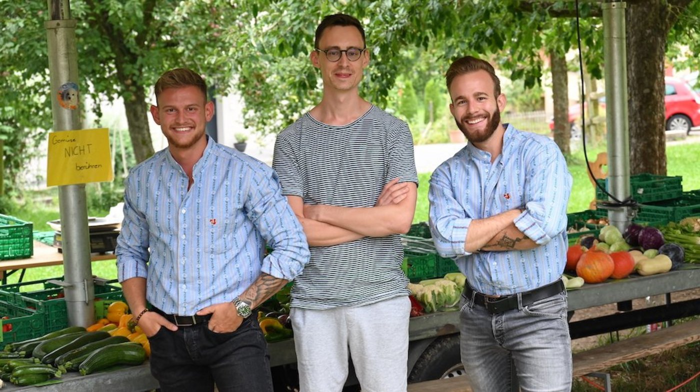 Nino-Leandro Colombo (v. l. n. r.), Fabian Schläpfer und Marcel Eichenberger haben die App Franzz entwickelt. Damit sollen Konsumenten und Produzentinnen den Weg zueinanderfinden. Denn ein Wille weg vom Grossverteiler sei vorhanden. (Bild BauZ/aw)