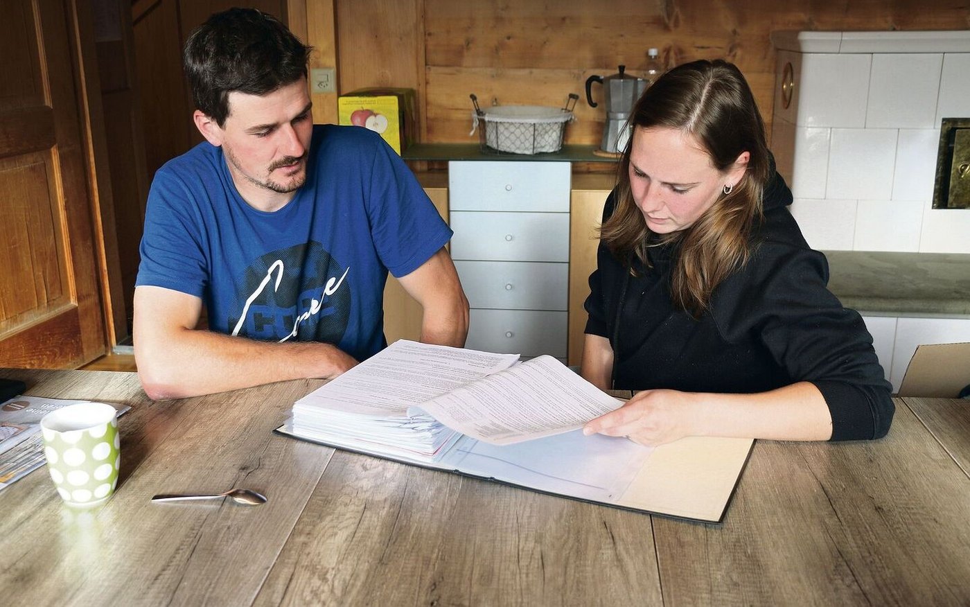 Den Pachtvertrag haben Silas und Cindy Wyss schon viele Male durchgeblättert.