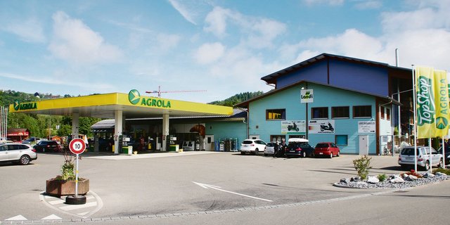 Landi-Laden, Top Shop und Tankstelle der Landi Neftenbach AG. Bei einem Ja der Genossenschafter der Landi Weinland wird die Aktiengesellschaft in die Landi Weinland integriert.(Bild Roland Müller)