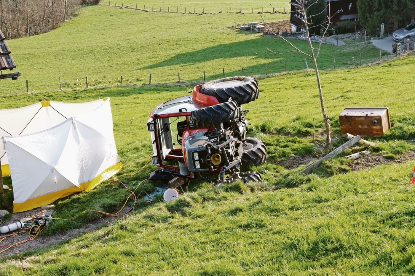 Jedes Jahr passieren viele tödliche Unfälle mit landwirtschaftlichen Fahrzeugen. (Bild Kapo SG)