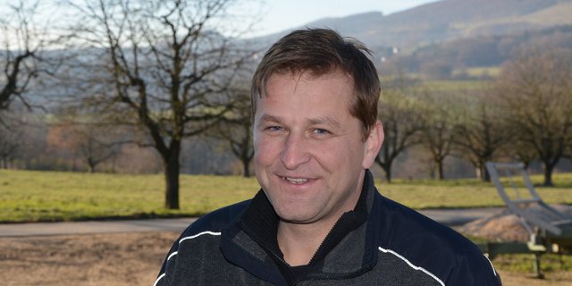 <p class="Bildlegende_Bildlegende_x05">Eine hohe Futteraufnahme ist auch für Galtkühe wichtig. Eine Futterraufe ermöglicht einen permanenten Zugang zum Futter (Bild Aline Küenzi).</p>