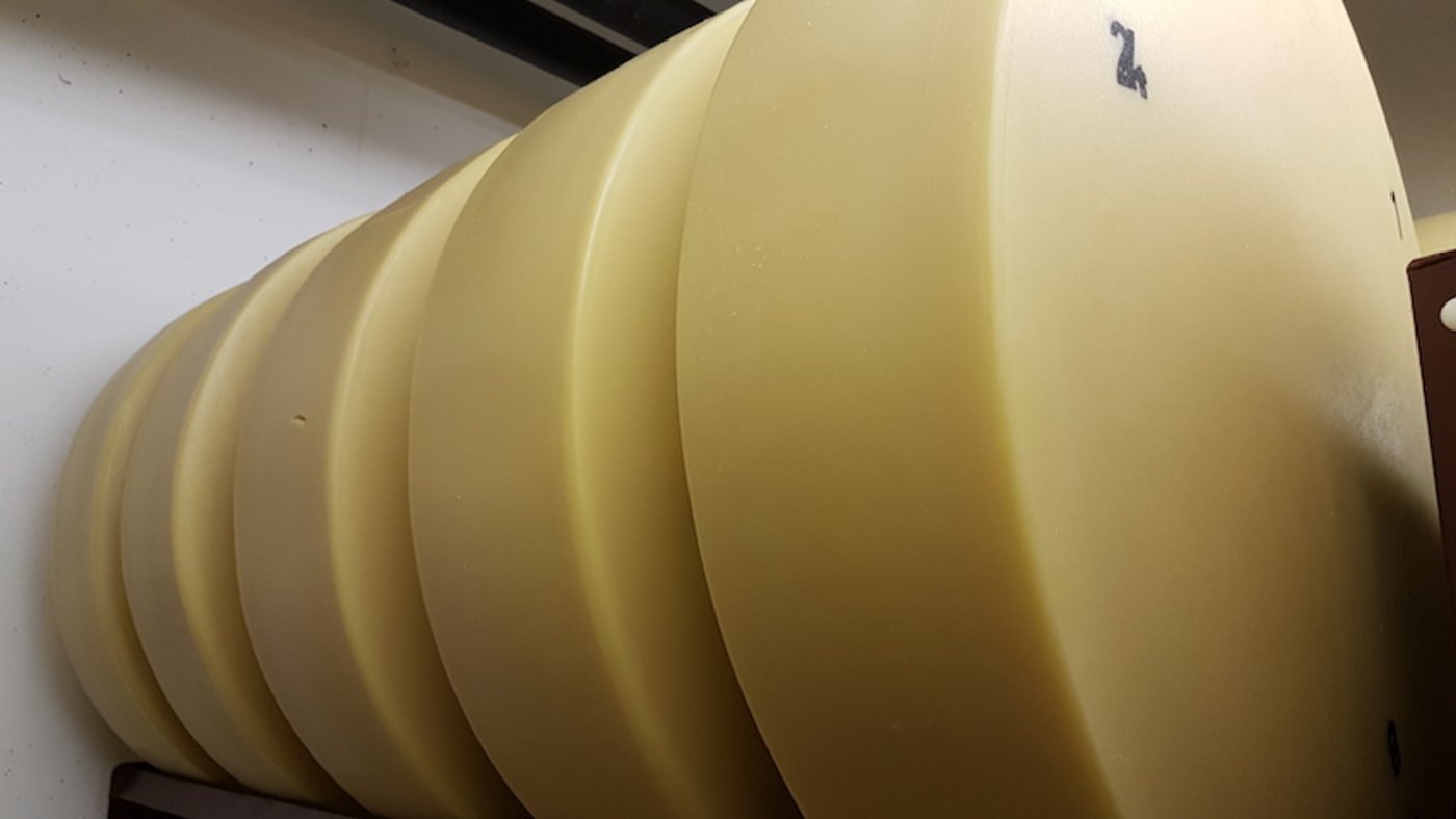 SMP empfiehlt den "Grünen Teppich" ab 1. Juli auch für Käsereimilch einzuführen. (Symbolbild/ji)