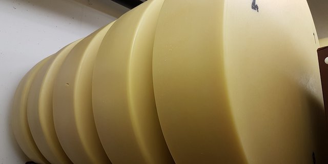 SMP empfiehlt den "Grünen Teppich" ab 1. Juli auch für Käsereimilch einzuführen. (Symbolbild/ji)