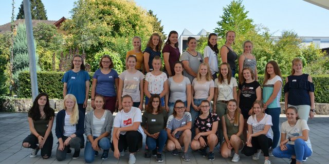 Diese 28 jungen Frauen nehmen das Agriprakti-Zwischenjahr in Angriff. (Bild lae)