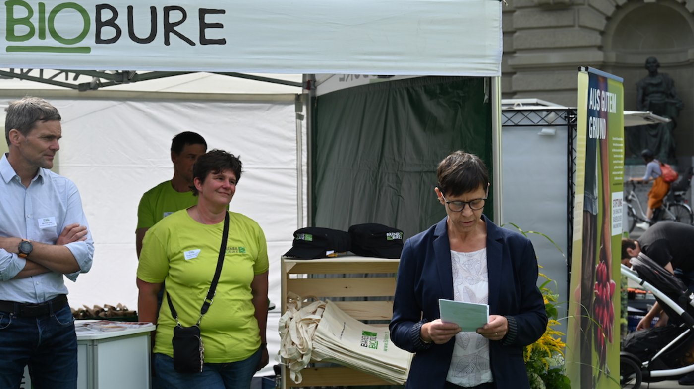 Die Präsidentin Monika Sommer links und Anne Challandes, Präsidentin des Schweizer Bäuerinnen- und Landfrauenverbands hielten eine kurze Rede.