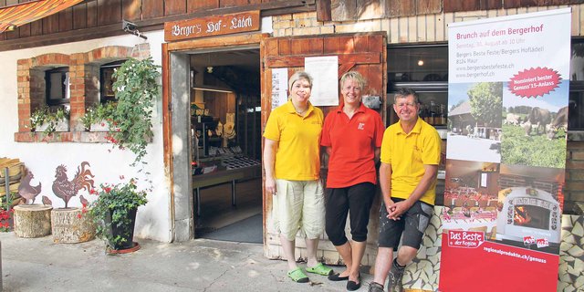 Jana Berger umrahmt von Schwager Felix Berger und dessen Frau Nicole. (Bilder Margreth Rinderknecht/zVg)
