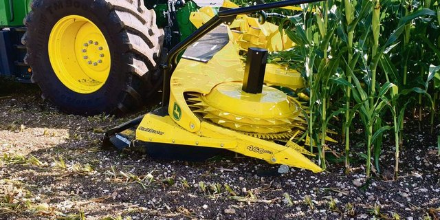 Stalkbuster am Erntevorsatz