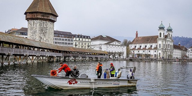 Die Abfalltaucher Schweiz sammeln zwischen 500 Kilogramm und 7 Tonnen Abfall in Seen und Flüssen. (Bild  Abfalltaucher Schweiz)