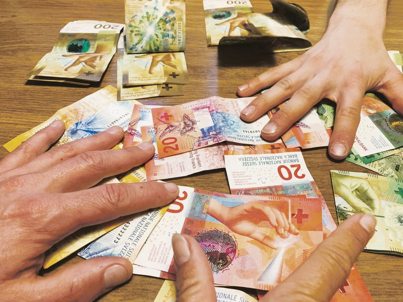 Die Geldflut führt zu einem Anlagenotstand. Banken sind deshalb eher grosszügiger geworden bei der Vergabe von Krediten, auch in der Landwirtschaft.(Bild BauZ)