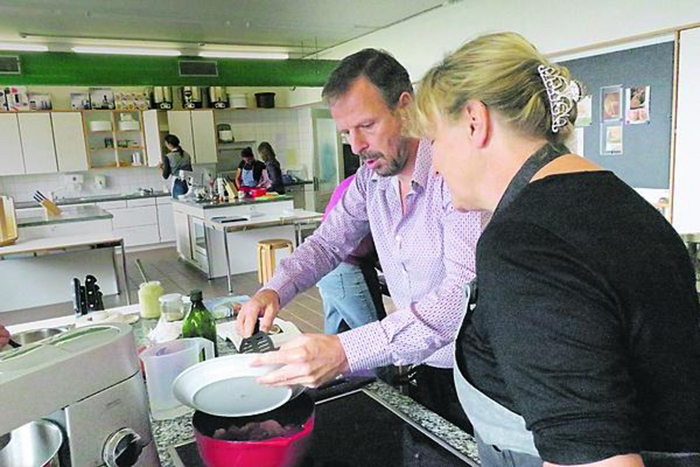 Thomas Disch hat sich genau überlegt, welche Ausbildung zu ihm und seinem Betrieb passt. Er absolviert die Bäuerinnenschule.  (Bild et)