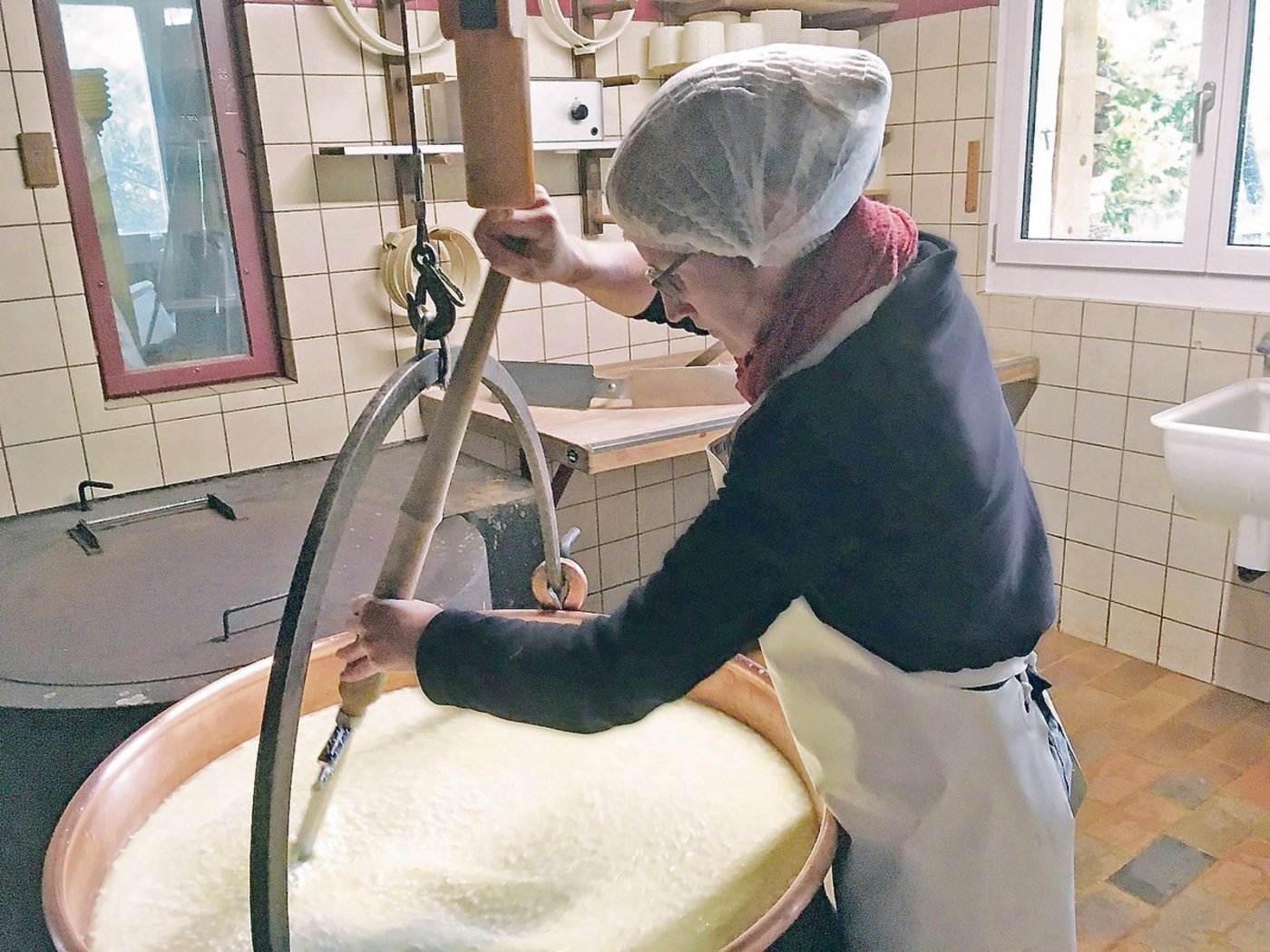 Rahel Scheider aus Dürnten ZH macht ihr 3. Lehrjahr auf dem Betrieb Ferme biologique Combe d’Humbert in Sonvilier BE. (Bild zVg)
