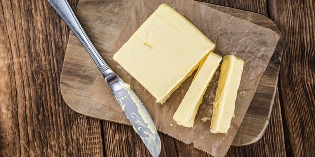 Butter: gehört bei den Franzosen in jedes Croissant und wohl auf jedes Baguette. Doch so einfach ist das nicht mehr - die Versorgung ist derzeit nicht mehr gewährleistet. (Bild Fotolia)